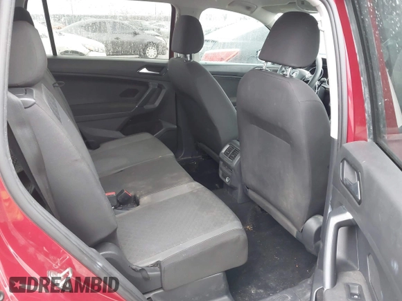 2018 Volkswagen Tiguan S with VIN 3VV1B7AX8JM124827, listed as a IAAI auction lot 41544321 with 101,492 mi miles and . Bid and sale history available at DreamBid. Image 8.