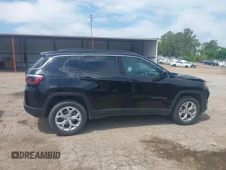 2024 Jeep Compass Latitude with VIN 3C4NJDBN4RT119513, listed as a IAAI auction lot 42153389 with 27,635 mi miles and . Bid and sale history available at carsss.com. Image 13.