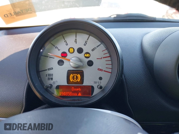 2012 MINI Countryman with VIN WMWZB3C50CWM30524, listed as a IAAI auction lot 41623400 with 194,858 mi miles and . Bid and sale history available at DreamBid. Image 7.