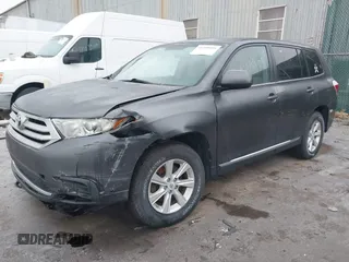 2011 Toyota Highlander z VIN 5TDBK3EHXBS080409, wystawiony jako IAAI lot #41509905 z przebiegiem 201 620 mil mil oraz . Historia ofert i sprzedaży dostępna na DreamBid. Obrazek 17.