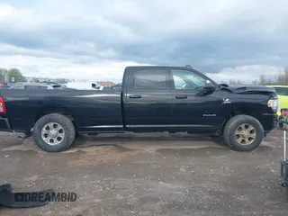 2019 Ram 2500 Big Horn with VIN 3C6UR5JL0KG700152, listed as a IAAI auction lot 42180625 with 94,282 mi miles. Bid and sale history available at carsss.com. Image 13.