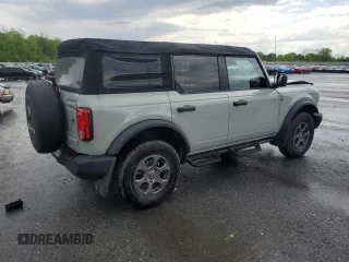 2023 Ford Bronco z VIN 1FMEE5BP6PLB00218, wystawiony jako Copart lot #55887595 z przebiegiem 22 859 mil mil oraz Szkody całkowita. Historia ofert i sprzedaży dostępna na DreamBid. Obrazek 3.