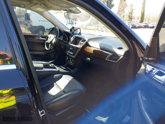 2013 Mercedes-Benz M-Class ML 350 with VIN 4JGDA5HB4DA209402, listed as a IAAI auction lot 41697862 with 181,011 mi miles. Bid and sale history available at carsss.com. Image 5.