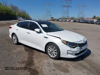 2016 Kia Optima EX z VIN 5XXGU4L37GG048085, wystawiony jako IAAI lot #42044849 z przebiegiem 107 304 mil mil oraz . Historia ofert i sprzedaży dostępna na DreamBid. Obrazek 1.