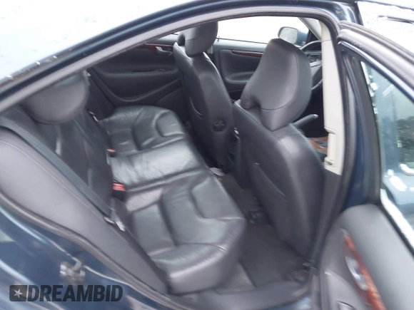 2006 Volvo S60 2.5T with VIN YV1RH592662544172, listed as a IAAI auction lot 41391185 with 245,598 mi miles. Bid and sale history available at carsss.com. Image 8.
