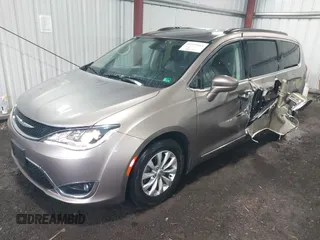 2017 Chrysler Pacifica Touring L with VIN 2C4RC1BG5HR565540, listed as a IAAI auction lot 41999464 with 110,056 mi miles and . Bid and sale history available at DreamBid. Image 17.