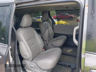 2015 Toyota Sienna Limited z VIN 5TDDK3DC6FS111675, wystawiony jako IAAI lot #42240747 z przebiegiem 124 967 mil mil oraz . Historia ofert i sprzedaży dostępna na DreamBid. Obrazek 8.