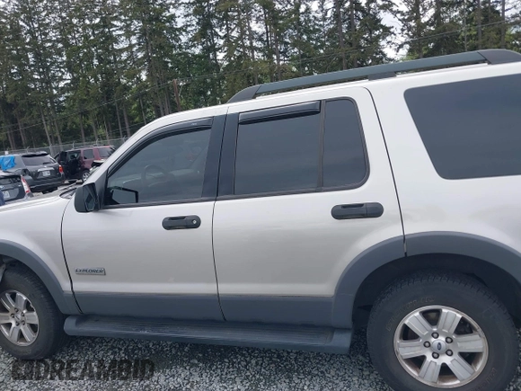 2006 Ford Explorer XLT z VIN 1FMEU73E26UB67225, wystawiony jako IAAI lot #42291341 z przebiegiem 134 682 mil mil oraz . Historia ofert i sprzedaży dostępna na DreamBid. Obrazek 14.