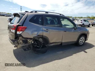 2024 Subaru Forester Premium z VIN JF2SKACC6RH463419, wystawiony jako Copart lot #55591345 z przebiegiem 4 930 mil mil oraz Szkoda całkowita • Salvage title. Historia ofert i sprzedaży dostępna na DreamBid. Obrazek 3.