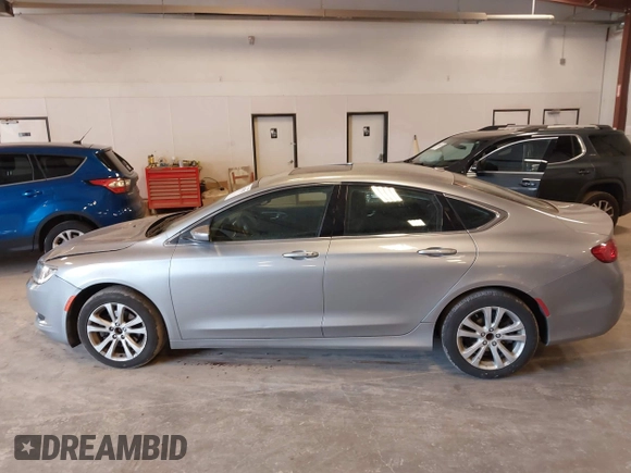 2015 Chrysler 200 Limited z VIN 1C3CCCAB1FN679279, wystawiony jako IAAI lot #42070078 z przebiegiem 149 608 mil mil oraz . Historia ofert i sprzedaży dostępna na DreamBid. Obrazek 14.