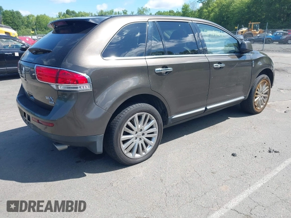 2011 Lincoln MKX z VIN 2LMDJ8JK4BBJ08331, wystawiony jako IAAI lot #42409884 z przebiegiem 214 304 mil mil oraz . Historia ofert i sprzedaży dostępna na DreamBid. Obrazek 4.
