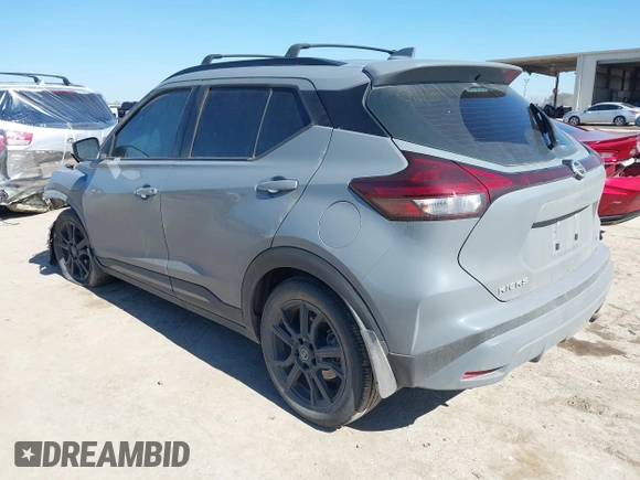 2021 Nissan Kicks SR z VIN 3N1CP5DV7ML556734, wystawiony jako IAAI lot #41652580 z przebiegiem 52 042 mil mil oraz . Historia ofert i sprzedaży dostępna na DreamBid. Obrazek 3.