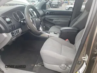 2013 Toyota Tacoma z VIN 3TMLU4EN4DM124465, wystawiony jako Copart lot #58167135 z przebiegiem 116 098 mil mil oraz Szkoda całkowita • Salvage title. Historia ofert i sprzedaży dostępna na DreamBid. Obrazek 7.
