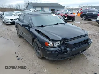 2004 Volvo S60 with VIN YV1RH59H542378132, listed as a IAAI auction lot 41919433 with 128,608 mi miles. Bid and sale history available at carsss.com. Image 1.
