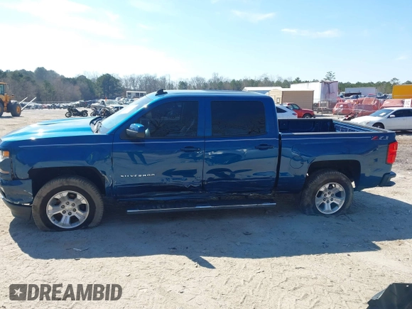 2018 Chevrolet Silverado 1500 LT with VIN 3GCUKREC9JG211391, listed as a IAAI auction lot 41710886 with 113,989 mi miles. Bid and sale history available at carsss.com. Image 6.