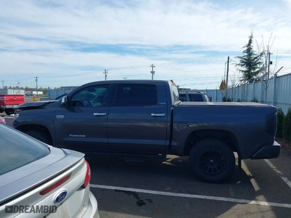 2019 Toyota Tundra 4WD SR5 with VIN 5TFHY5F1XKX800565, listed as a IAAI auction lot 41885751 with 39,370 mi miles. Bid and sale history available at carsss.com. Image 15.
