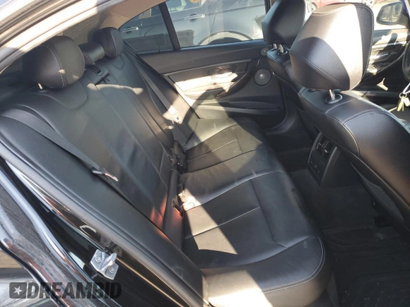 2013 BMW 3 Series 335i xDrive с VIN WBA3B9C57DF585680, выставлен на аукционе Copart как лот 50762415 с пробегом 122 817 миль миль и Чистый • Clean title. История ставок и продаж доступна на DreamBid. Изображение 10.