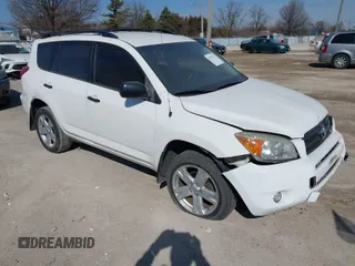 2006 Toyota RAV4 with VIN JTMBK33V165004551, listed as a IAAI auction lot 41757152 with 177,508 mi miles. Bid and sale history available at carsss.com. Image 1.