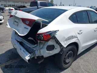 2015 Mazda 3 i Sport z VIN 3MZBM1U72FM168302, wystawiony jako IAAI lot #42331347 z przebiegiem 122 801 mil mil oraz . Historia ofert i sprzedaży dostępna na DreamBid. Obrazek 6.