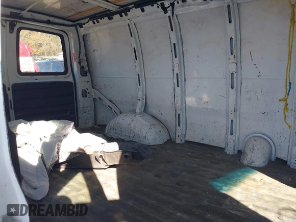 2007 Chevrolet Express Cargo z VIN 1GCFG15X171172320, wystawiony jako IAAI lot #41072238 z przebiegiem 300 000 mil mil oraz . Historia ofert i sprzedaży dostępna na DreamBid. Obrazek 8.