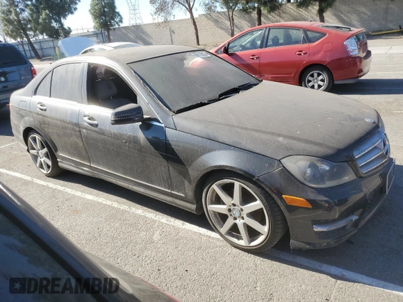 2012 Mercedes-Benz C 250 Sport z VIN WDDGF4HB9CR196617, wystawiony jako Copart lot #88819825 z przebiegiem Nie podano mil oraz Szkoda całkowita • Salvage title. Historia ofert i sprzedaży dostępna na DreamBid. Obrazek 4.