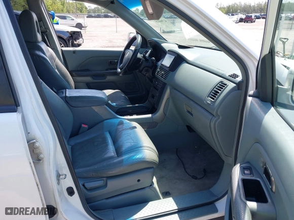 2004 Honda Pilot EX with VIN 2HKYF18664H550277, listed as a IAAI auction lot 41966015 with 285,700 mi miles. Bid and sale history available at carsss.com. Image 5.