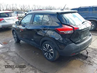2020 Nissan Kicks SV z VIN 3N1CP5CV5LL496923, wystawiony jako IAAI lot #41440962 z przebiegiem 89 782 mil mil oraz . Historia ofert i sprzedaży dostępna na DreamBid. Obrazek 3.
