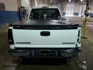 2002 Chevrolet Silverado 1500 with VIN 1GCEC14W42Z286600, listed as a Copart auction lot 42590885 with 234,109 mi miles and Salvage Title. Bid and sale history available at carsss.com. Image 6.