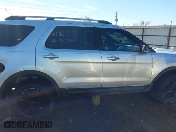 2011 Ford Explorer XLT with VIN 1FMHK8D85BGA11352, listed as a IAAI auction lot 41583934 with 238,362 mi miles and . Bid and sale history available at carsss.com. Image 13.