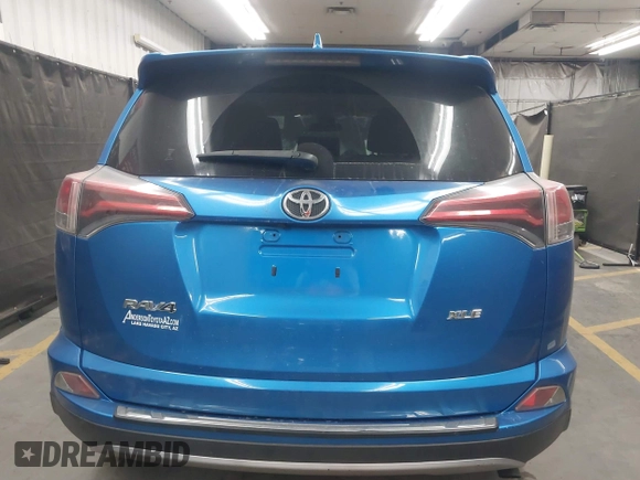 2018 Toyota RAV4 XLE z VIN JTMWFREVXJJ735226, wystawiony jako IAAI lot #42131520 z przebiegiem 121 663 mil mil oraz . Historia ofert i sprzedaży dostępna na DreamBid. Obrazek 17.