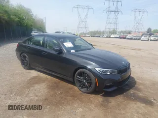2022 BMW 3 Series 330i xDrive z VIN 3MW5R7J01N8C56225, wystawiony jako IAAI lot #42094775 z przebiegiem 30 215 mil mil oraz . Historia ofert i sprzedaży dostępna na DreamBid. Obrazek 1.