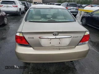 2005 Toyota Camry STD z VIN 4T1BE32K55U629355, wystawiony jako Copart lot #82282494 z przebiegiem 297 925 mil mil oraz Czysty tytuł • Clean title. Historia ofert i sprzedaży dostępna na DreamBid. Obrazek 6.