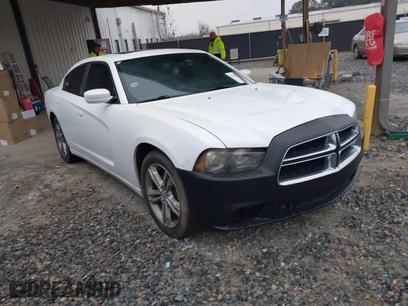 2013 Dodge Charger SXT z VIN 2C3CDXJG8DH528767, wystawiony jako IAAI lot #41627596 z przebiegiem 204 619 mil mil oraz . Historia ofert i sprzedaży dostępna na DreamBid. Obrazek 1.