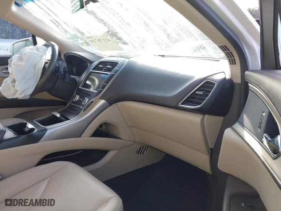 2019 Lincoln Nautilus Standard with VIN 2LMPJ8J93KBL19868, listed as a IAAI auction lot 41176714 with 87,324 mi miles. Bid and sale history available at carsss.com. Image 5.