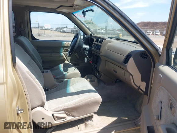 1998 Nissan Frontier XE z VIN 1N6DD26S3WC335378, wystawiony jako IAAI lot #42384698 z przebiegiem 180 306 mil mil oraz . Historia ofert i sprzedaży dostępna na DreamBid. Obrazek 5.
