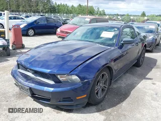 2012 Ford Mustang Premium z VIN 1ZVBP8AM6C5286607, wystawiony jako IAAI lot #42305725 z przebiegiem 137 065 mil mil oraz . Historia ofert i sprzedaży dostępna na DreamBid. Obrazek 18.