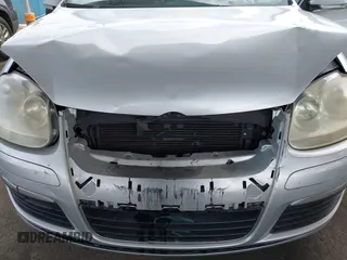 2005 Volkswagen Jetta z VIN 3VWDG71K15M636420, wystawiony jako IAAI lot #42243372 z przebiegiem 171 084 mil mil oraz . Historia ofert i sprzedaży dostępna na DreamBid. Obrazek 6.