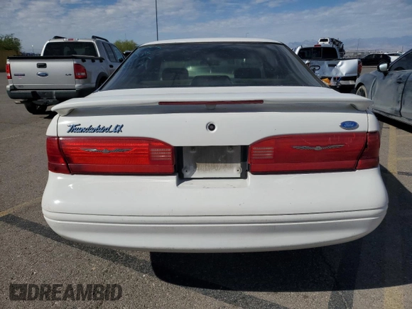 1996 Ford Thunderbird LX z VIN 1FALP62W7TH119284, wystawiony jako Copart lot #71701084 z przebiegiem 239 462 mil mil oraz Szkoda całkowita • Salvage title. Historia ofert i sprzedaży dostępna na DreamBid. Obrazek 6.
