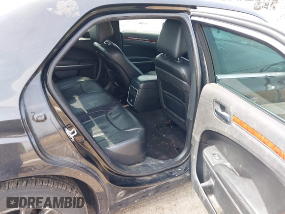 2014 Chrysler 300 z VIN 2C3CCAAG5EH160193, wystawiony jako IAAI lot #42010377 z przebiegiem 166 380 mil mil oraz . Historia ofert i sprzedaży dostępna na DreamBid. Obrazek 8.