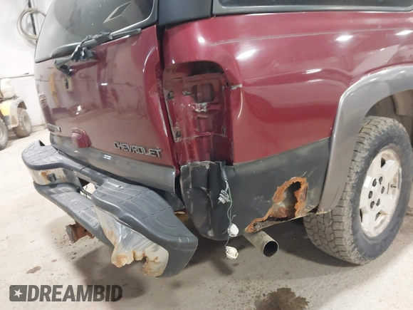 2004 Chevrolet Suburban LT z VIN 1GNFK16Z94J134187, wystawiony jako IAAI lot #41810015 z przebiegiem 262 667 mil mil oraz . Historia ofert i sprzedaży dostępna na DreamBid. Obrazek 6.