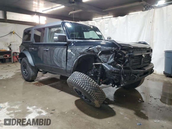2024 Ford Bronco Wildtrak z VIN 1FMEE2BP1RLA76928, wystawiony jako Copart lot #46423395 z przebiegiem 4873 mil mil oraz Szkody całkowita. Historia ofert i sprzedaży dostępna na DreamBid. Obrazek 4.