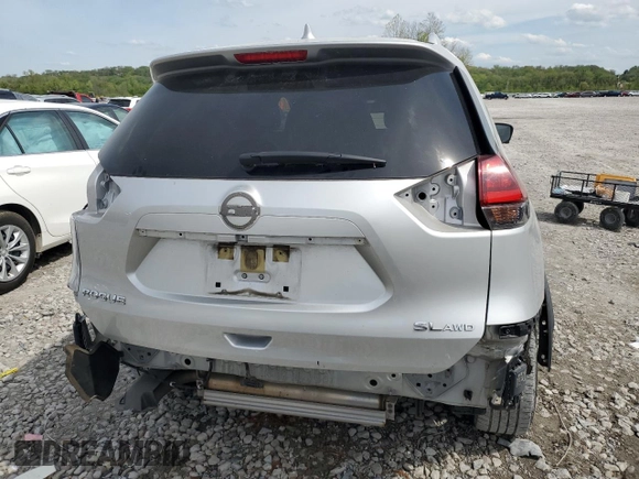 2018 Nissan Rogue SV z VIN JN8AT2MV6JW318673, wystawiony jako Copart lot #53471765 z przebiegiem 157 194 mil mil oraz Szkoda całkowita • Salvage title. Historia ofert i sprzedaży dostępna na DreamBid. Obrazek 6.
