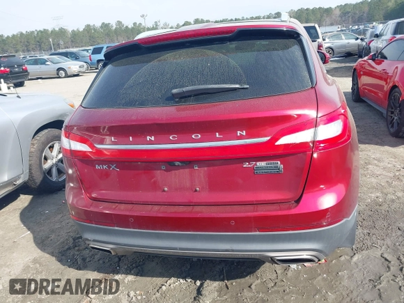 2016 Lincoln MKX Reserve z VIN 2LMTJ6LP5GBL67782, wystawiony jako IAAI lot #41773598 z przebiegiem 119 601 mil mil oraz . Historia ofert i sprzedaży dostępna na DreamBid. Obrazek 16.