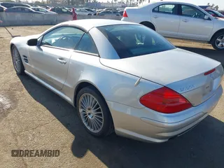2004 Mercedes-Benz SL 500 z VIN WDBSK75F64F073173, wystawiony jako IAAI lot #41153450 z przebiegiem 85 515 mil mil oraz . Historia ofert i sprzedaży dostępna na DreamBid. Obrazek 3.