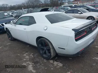 2017 Dodge Challenger R/T Plus z VIN 2C3CDZBT4HH604627, wystawiony jako IAAI lot #41500886 z przebiegiem 54 058 mil mil oraz . Historia ofert i sprzedaży dostępna na DreamBid. Obrazek 3.