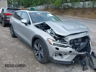 2025 Volvo V60 Plus with VIN YV4L12WK4S2149577, listed as a IAAI auction lot 42540412 with 967 mi miles and . Bid and sale history available at DreamBid. Image 1.