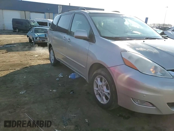 2006 Toyota Sienna XLE with VIN 5TDBA22CX6S076176, listed as a Copart auction lot 50861595 with 64,295 mi miles and Clean Title. Bid and sale history available at carsss.com. Image 12.