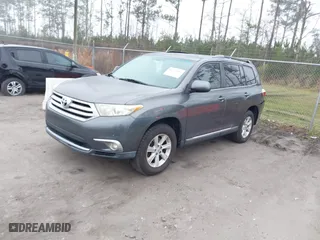 2011 Toyota Highlander with VIN 5TDZK3EH1BS024082, listed as a IAAI auction lot 41558934 with 220,549 mi miles. Bid and sale history available at carsss.com. Image 17.