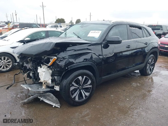 2024 Volkswagen Atlas Cross Sport 2.0T SE with VIN 1V2LE2CA7RC210703, listed as a IAAI auction lot 41281929 with 1 mi miles. Bid and sale history available at carsss.com. Image 2.