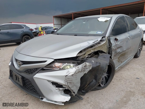 2018 Toyota Camry LE with VIN 4T1B11HK2JU079694, listed as a IAAI auction lot 41930753 with 171,984 mi miles. Bid and sale history available at carsss.com. Image 6.
